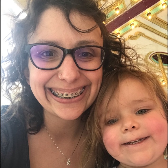 Meet your Posher, Alyssa - Picture 1 of 1